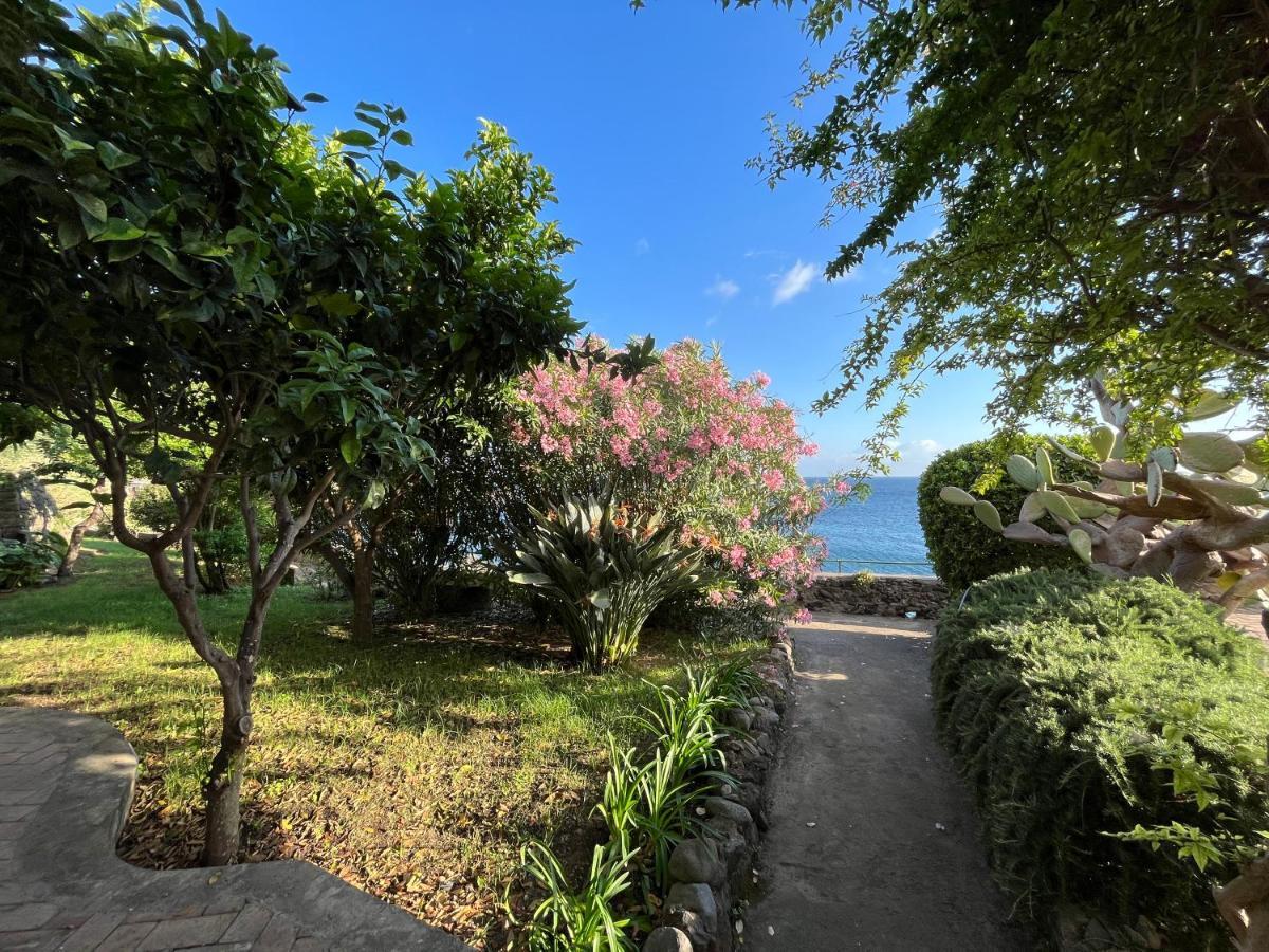Nelinda Waterfront Accommodation カザミッチョラ・テルメ エクステリア 写真