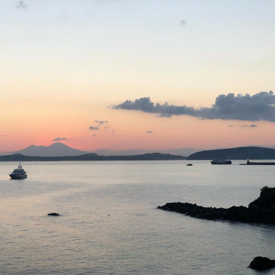 Nelinda Waterfront Accommodation カザミッチョラ・テルメ エクステリア 写真