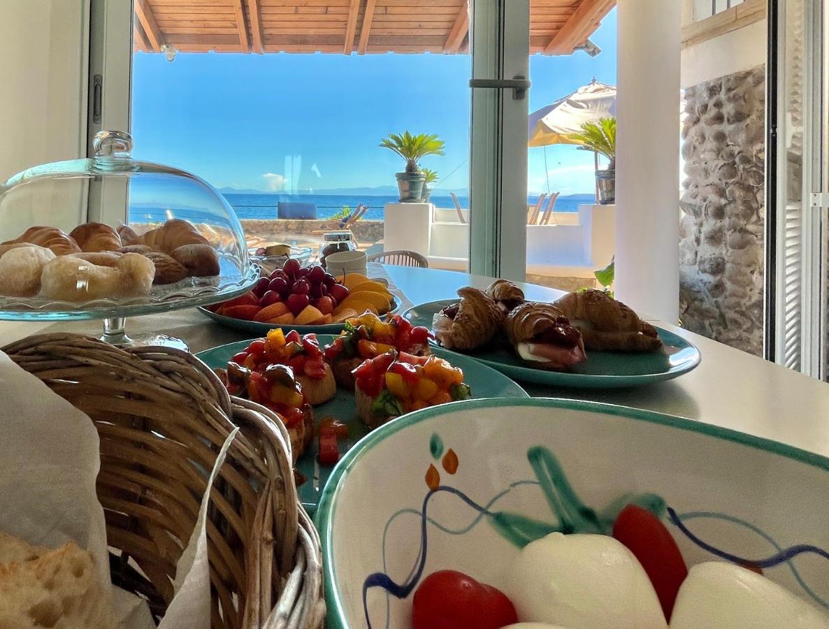 Nelinda Waterfront Accommodation カザミッチョラ・テルメ エクステリア 写真