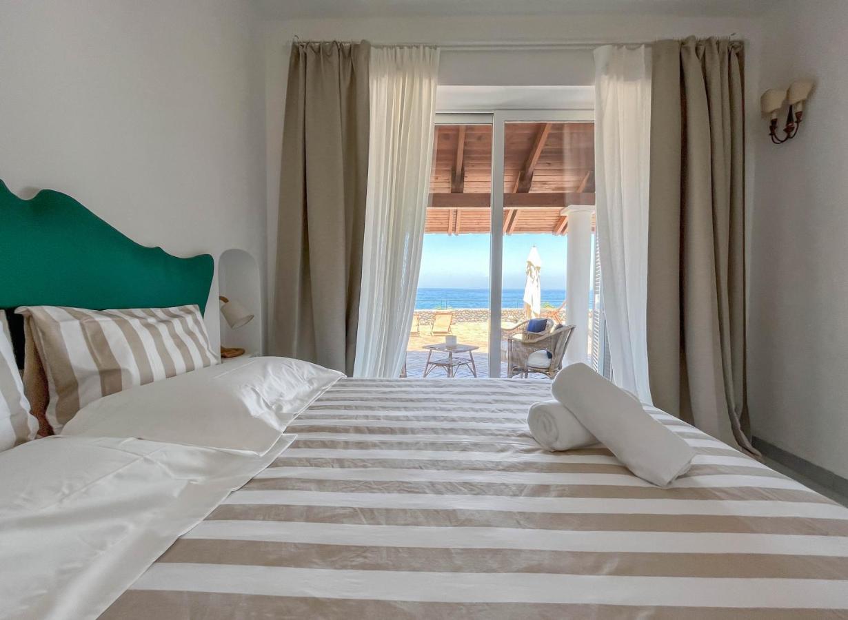 Nelinda Waterfront Accommodation カザミッチョラ・テルメ エクステリア 写真