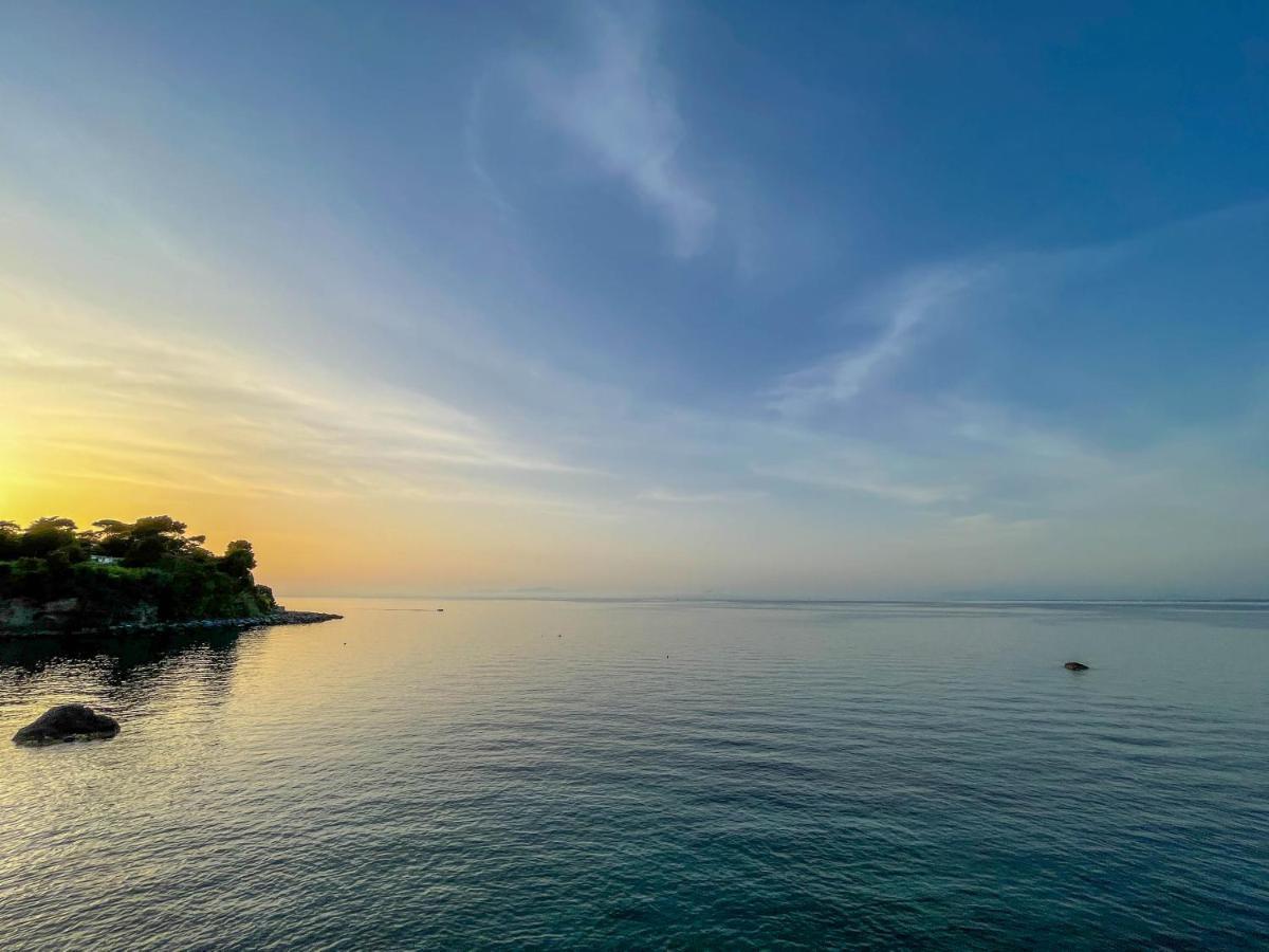 Nelinda Waterfront Accommodation カザミッチョラ・テルメ エクステリア 写真