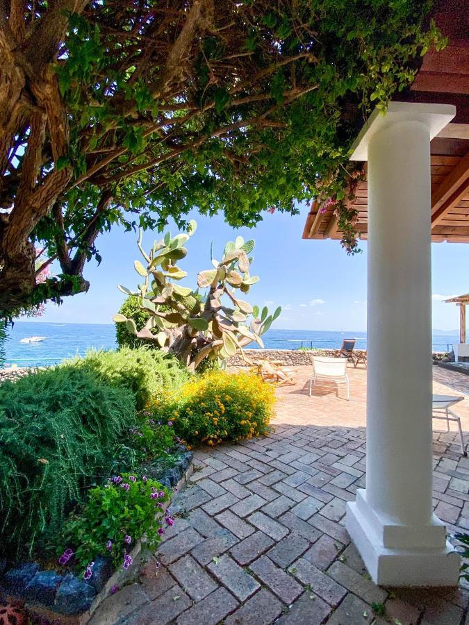 Nelinda Waterfront Accommodation カザミッチョラ・テルメ エクステリア 写真